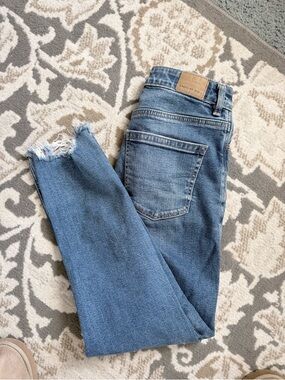 American Eagle Outfitters Light Blue High-Rise Skinny Jeans with Frayed Hem